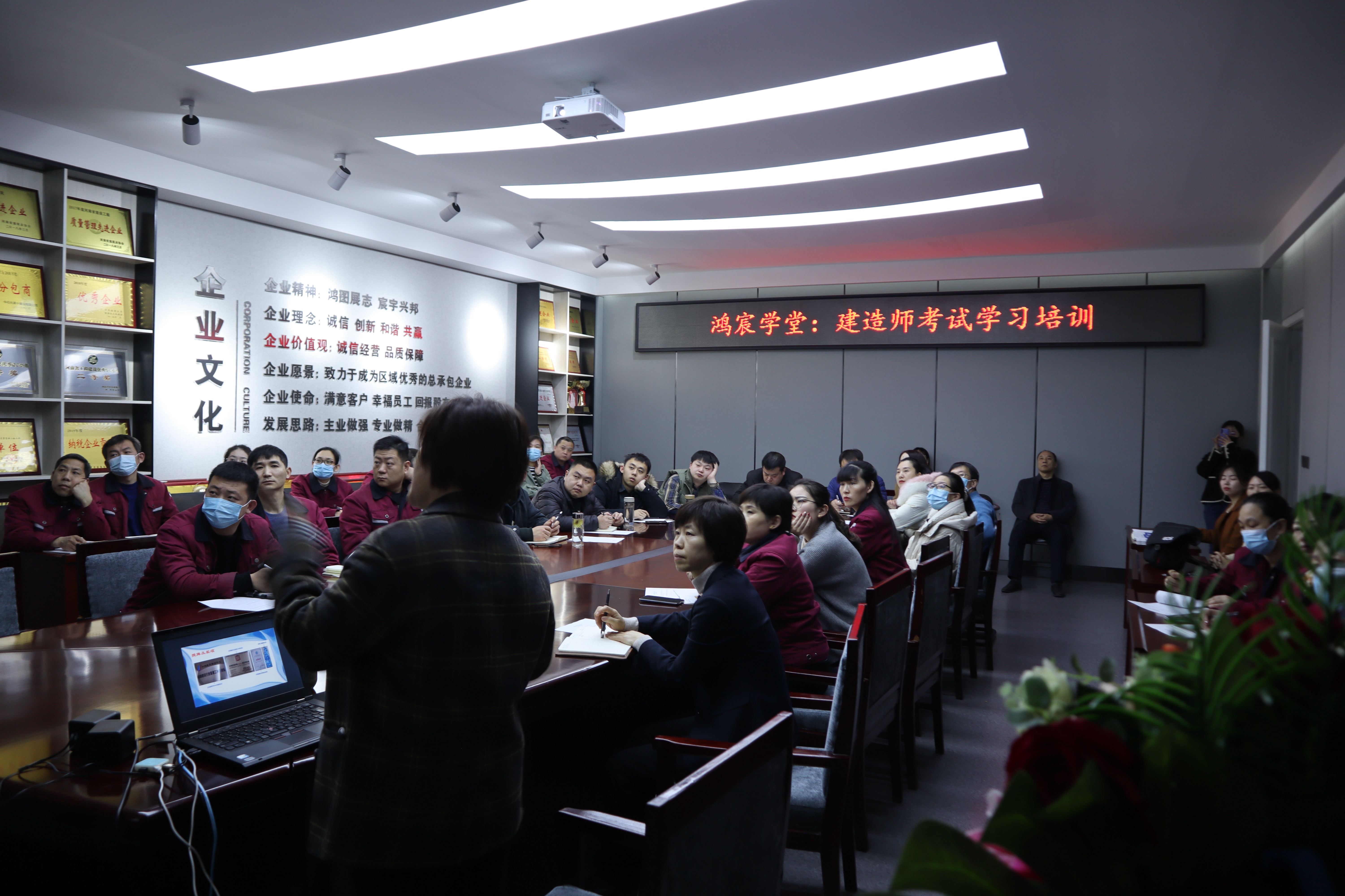 鴻宸學堂——河南鴻宸舉辦建造師考試學習培訓！