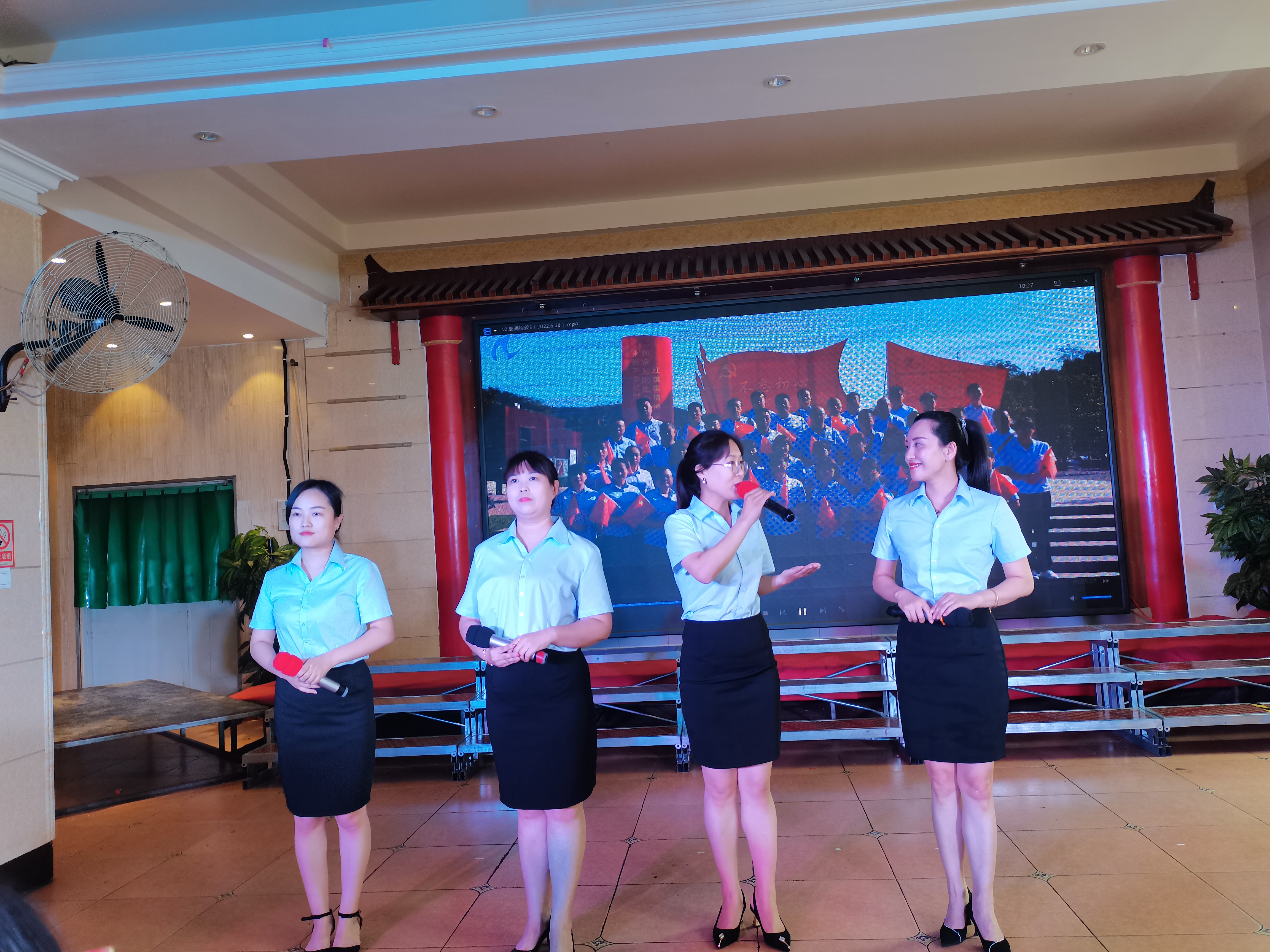 河南鴻宸參加鋼五區(qū)歡慶七一 “喜迎二十大 永遠跟黨走”紅色詩歌誦讀活動！